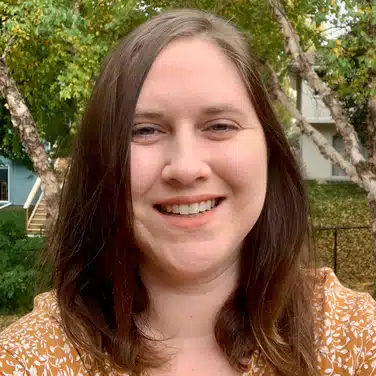 annie-palmer-bcba-omaha-nebraska-stride-autism-centers Headshot of a wavy-haired woman smiling at the camera.