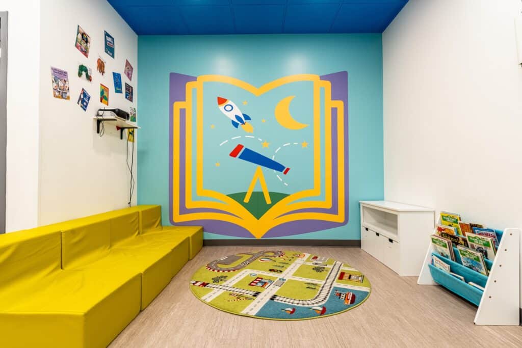 A bright and spacious treatment room at Stride Autism Centers&reg; in Oak Park, IL, designed for focused ABA therapy sessions.